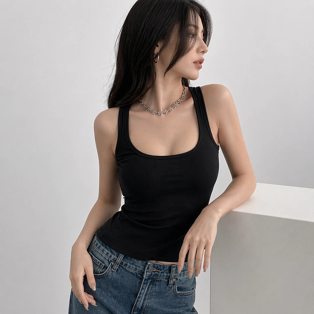 Damen Slim Fit Tank Top mit Square Neck – Figurbetontes Sommer Shirt, Dehnbar & Casual (S–L)