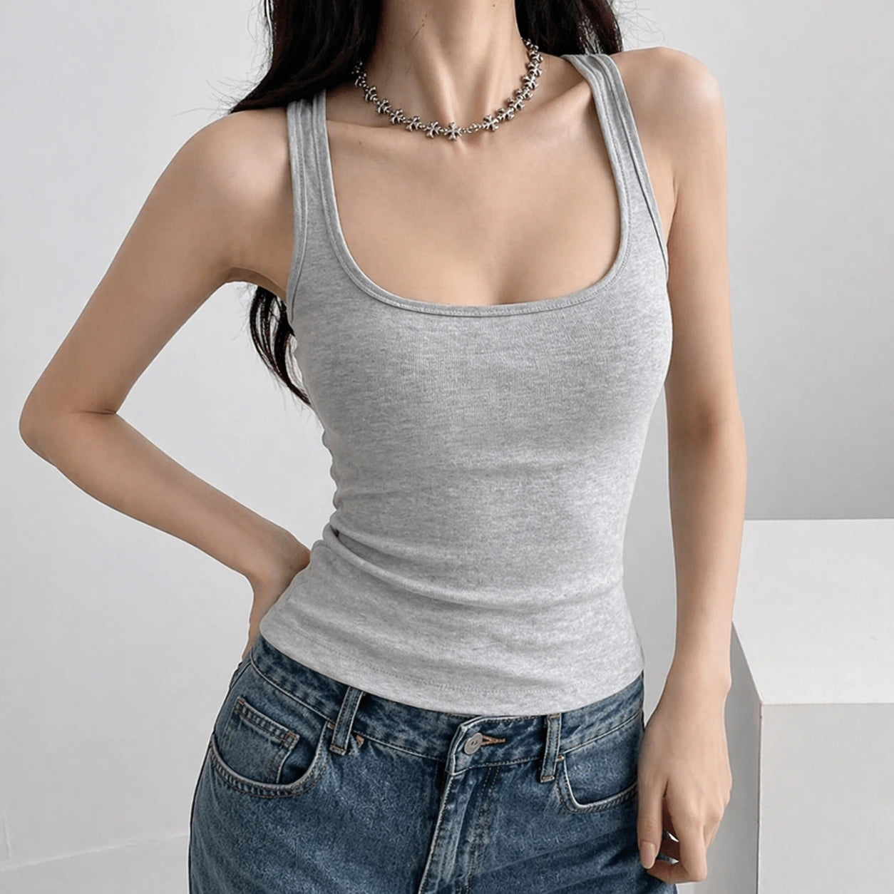 Damen Slim Fit Tank Top mit Square Neck – Figurbetontes Sommer Shirt, Dehnbar & Casual (S–L)