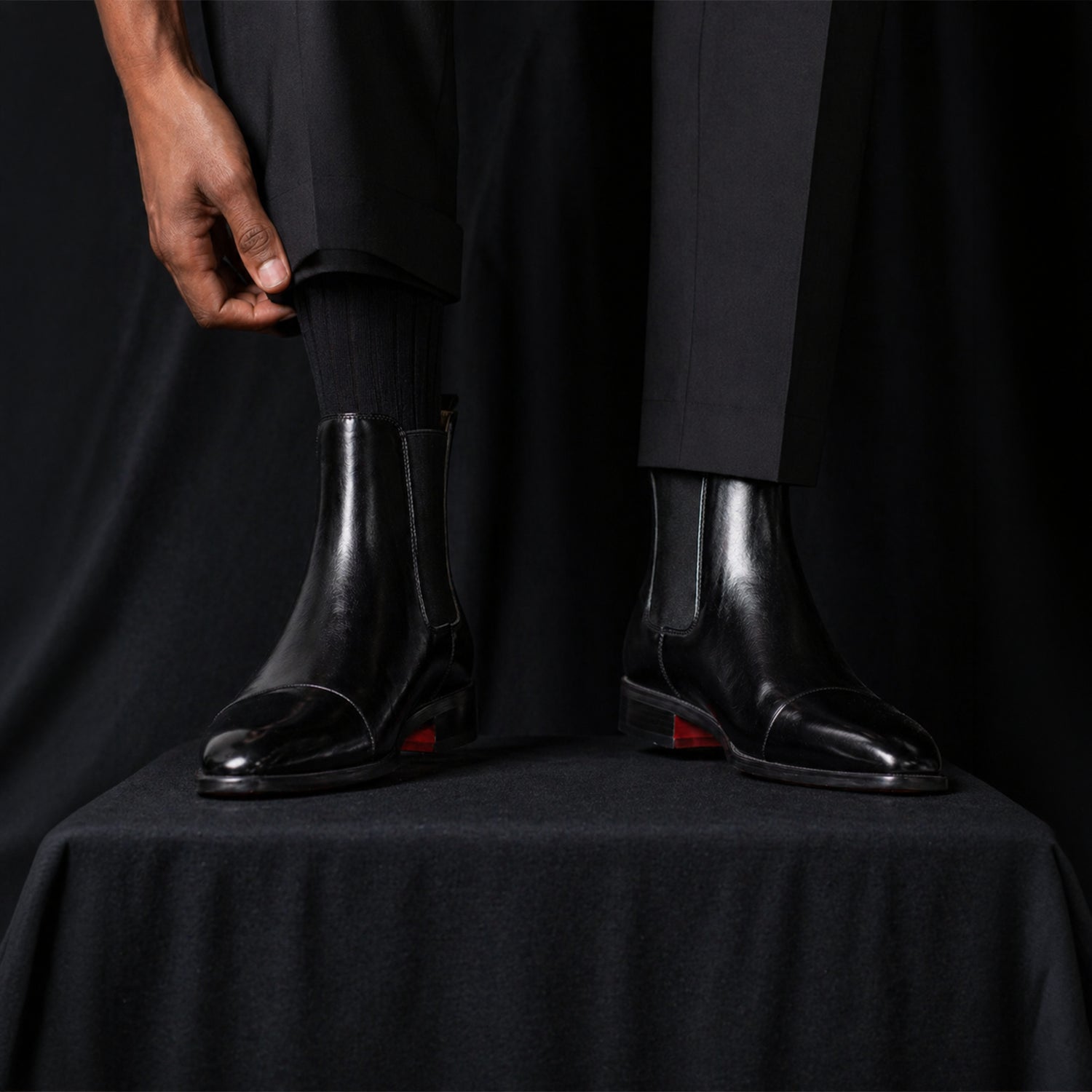 Chelsea Boots Herren Leder Schwarz – Elegante Ankle Boots mit roter Sohle & spitzer Form | Slip-On Business Schuhe