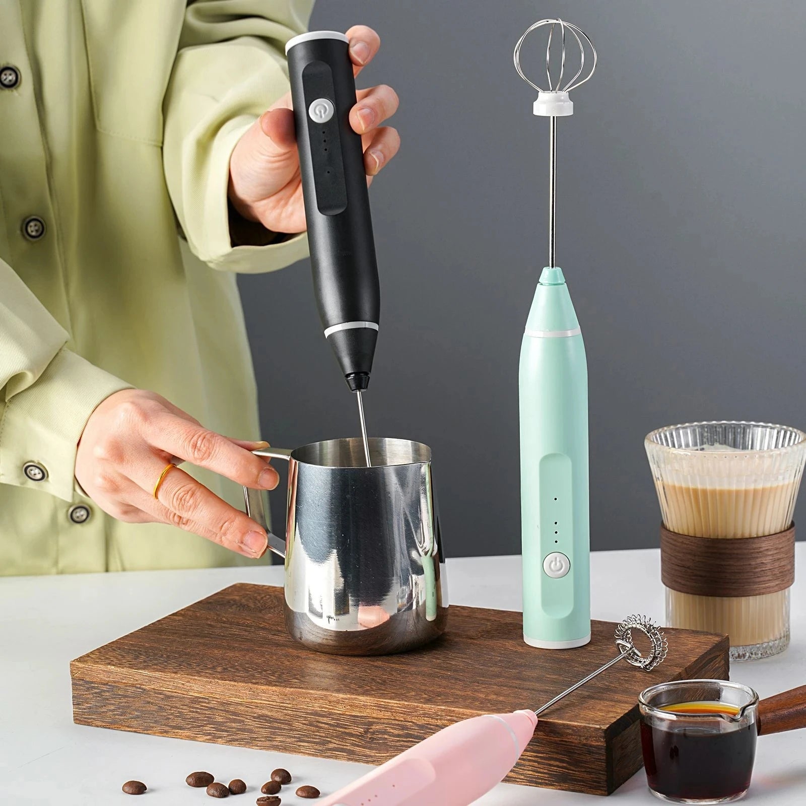 Elektrischer Milchaufschäumer USB – Handmixer mit 3 Stufen & Aufsätzen