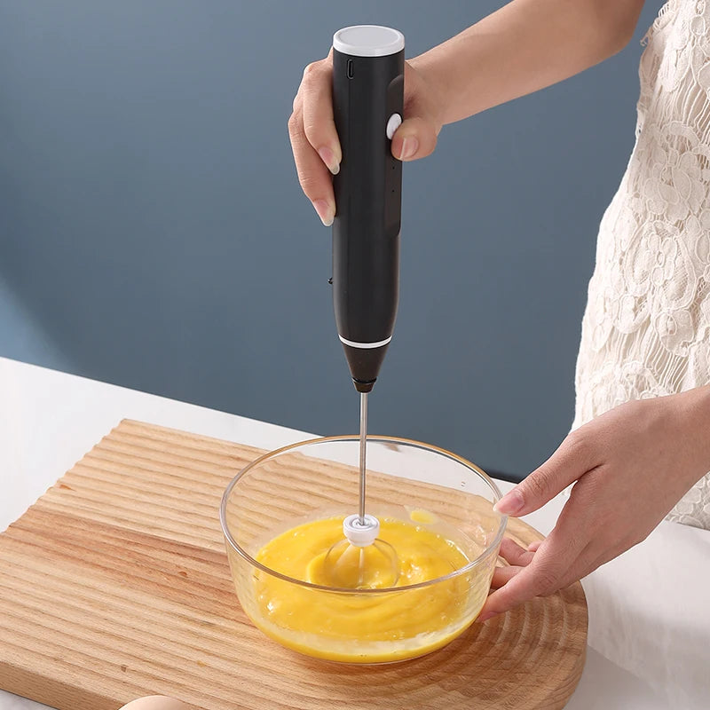 Elektrischer Milchaufschäumer USB – Handmixer mit 3 Stufen & Aufsätzen