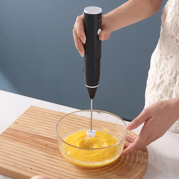 Elektrischer Milchaufschäumer USB – Handmixer mit 3 Stufen & Aufsätzen