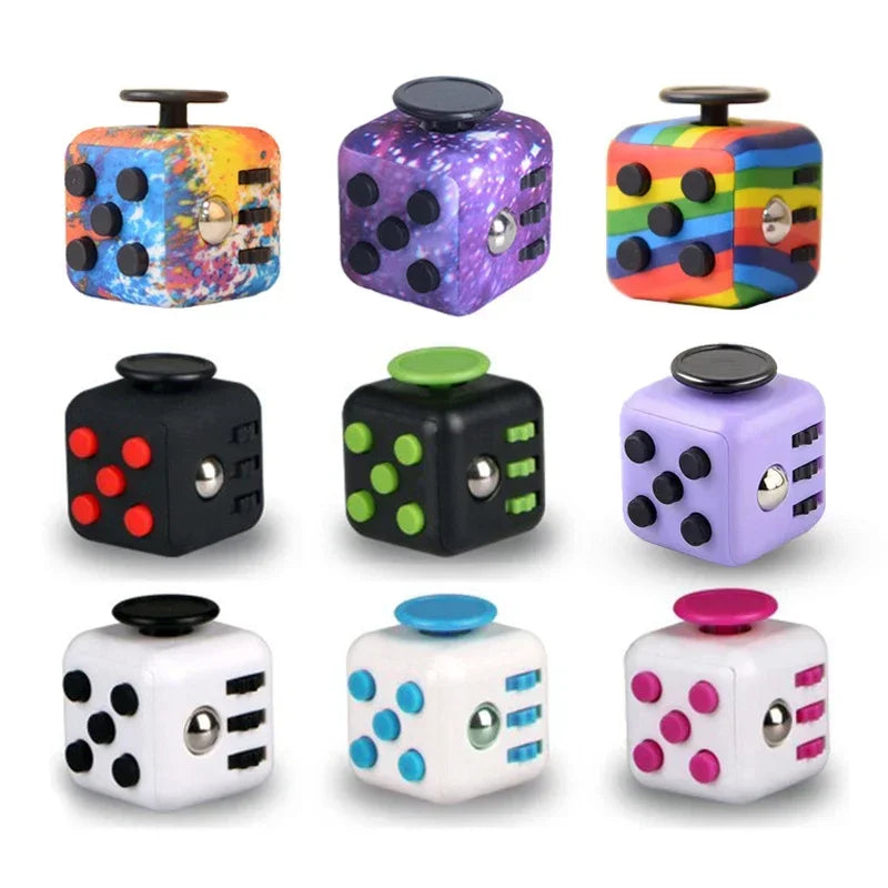 Fidget Würfel Antistress – Infinity Stress Spielzeug mit Klick & Magnet für Erwachsene