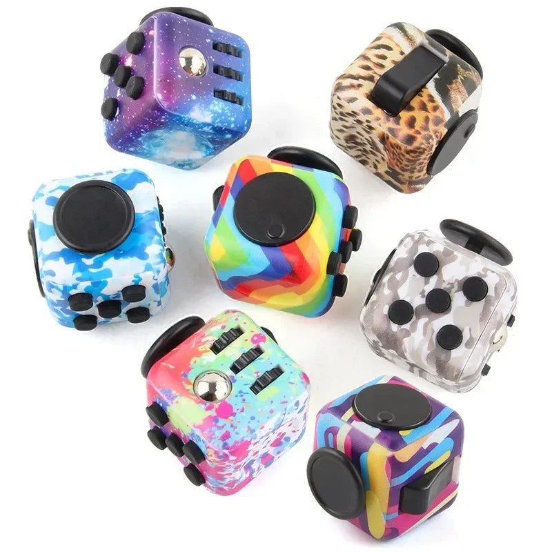 Fidget Würfel Antistress – Infinity Stress Spielzeug mit Klick & Magnet für Erwachsene