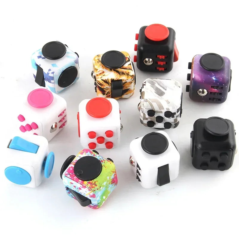 Fidget Würfel Antistress – Infinity Stress Spielzeug mit Klick & Magnet für Erwachsene