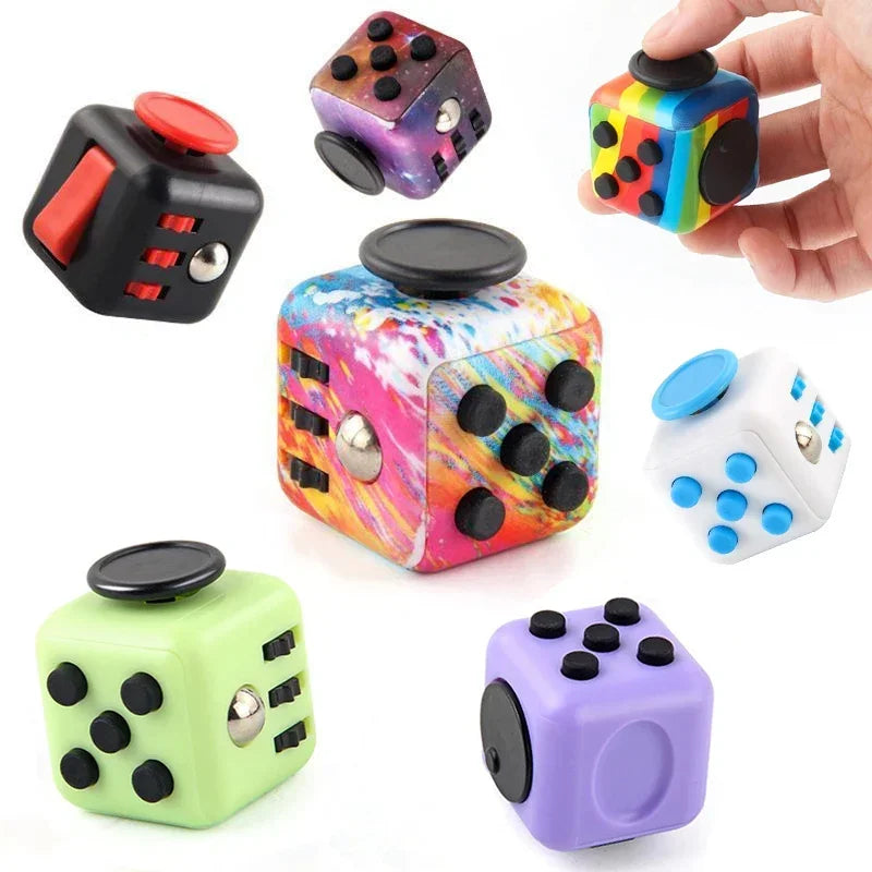 Fidget Würfel Antistress – Infinity Stress Spielzeug mit Klick & Magnet für Erwachsene